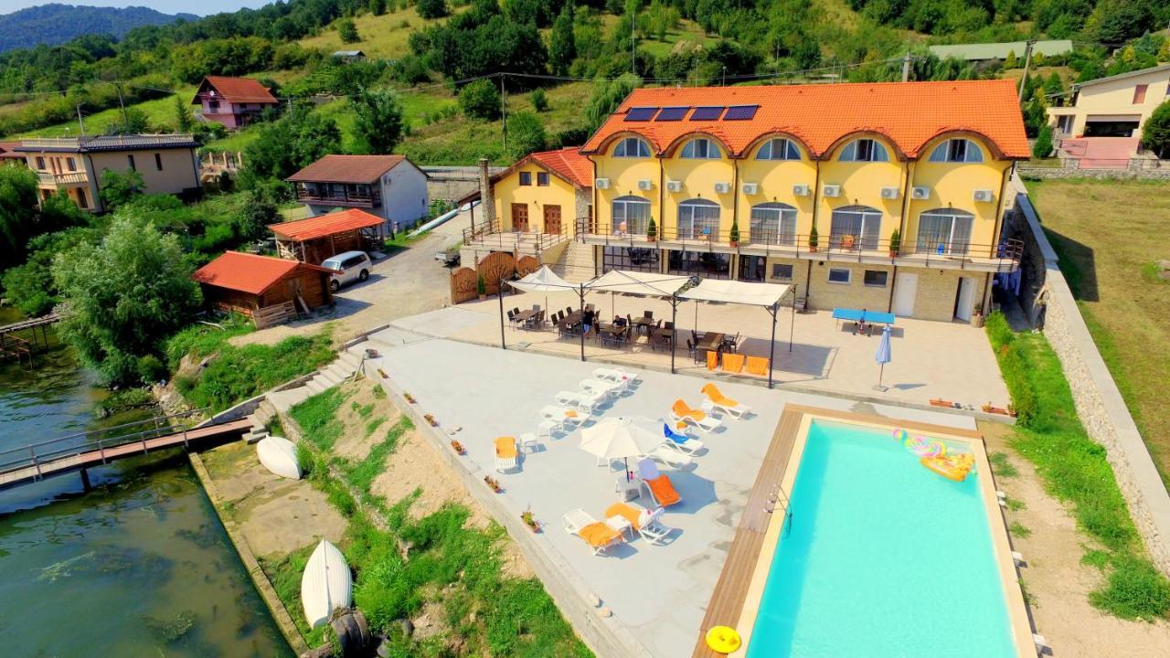 Ieşelniţa Mai Danube酒店 外观 照片