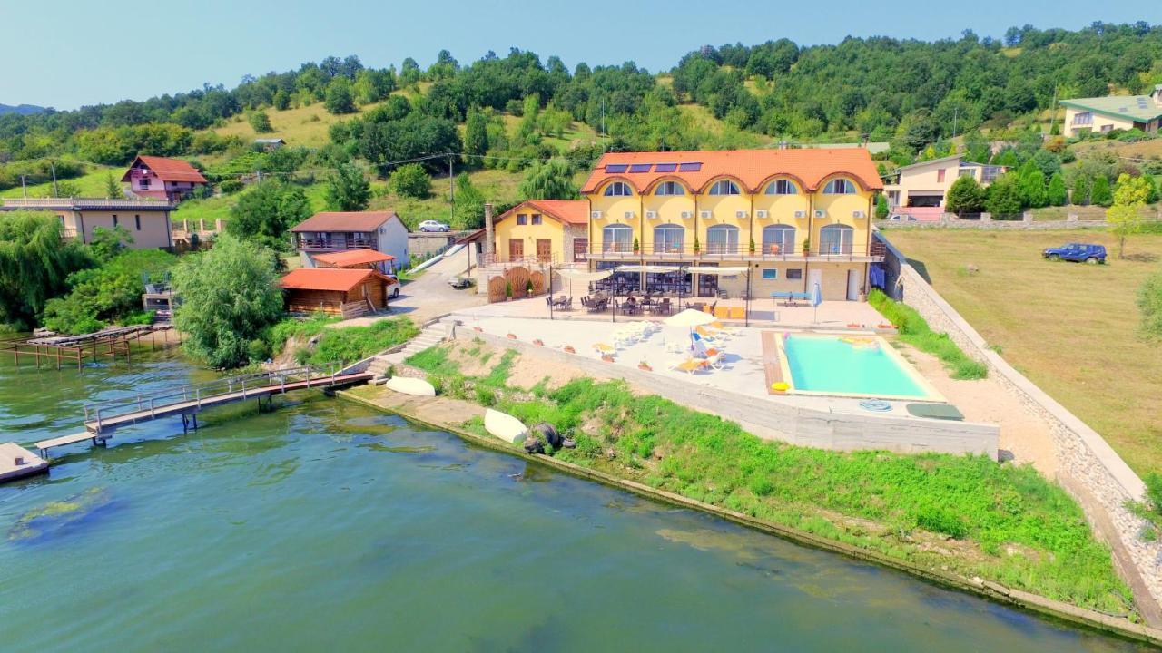 Ieşelniţa Mai Danube酒店 外观 照片